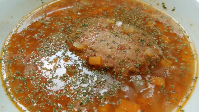 オニオンスープで煮込みハンバーグ