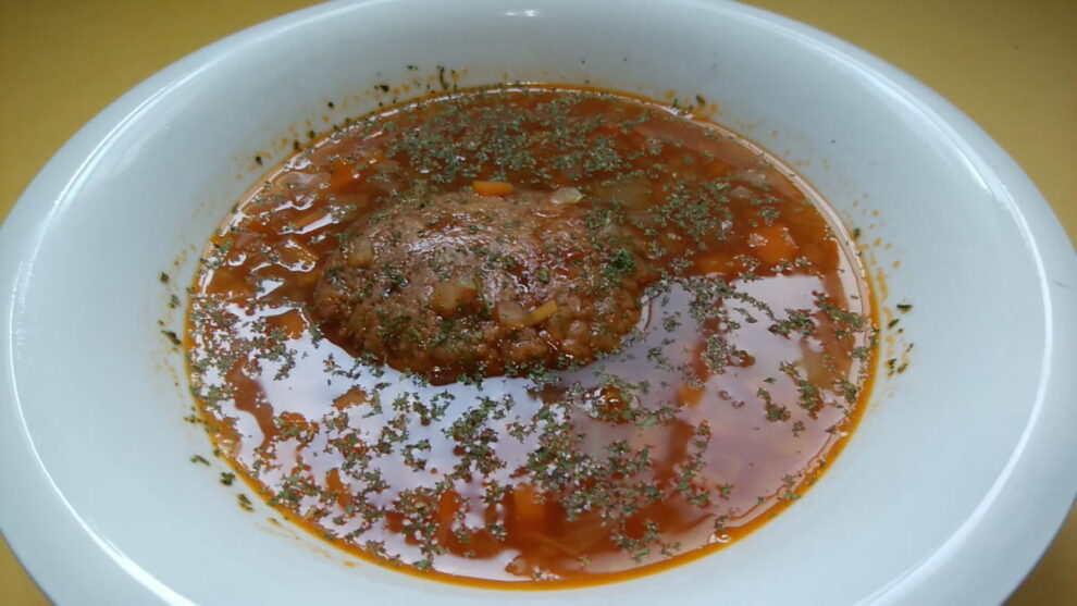 オニオンスープで煮込みハンバーグ🍲
