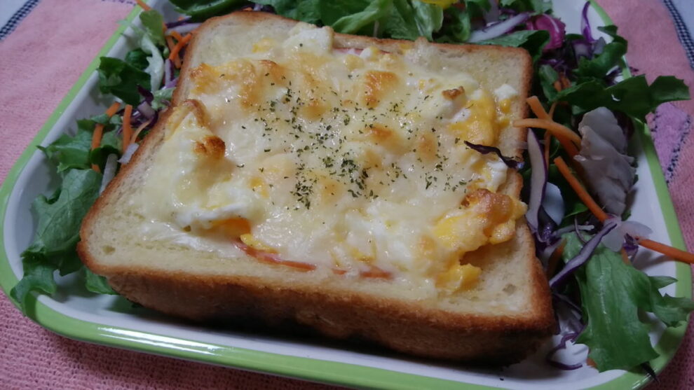 たまごとハムのオープンサンド①🥪
