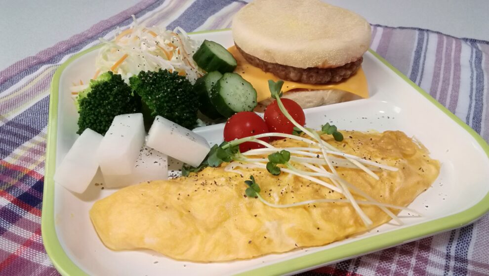 パパッと作れる！オムレツとマフィン🍳🥪🥗