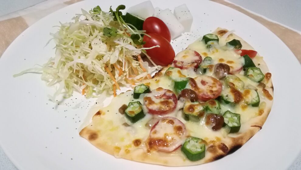 オクラとなめこのスタミナピザ🍕