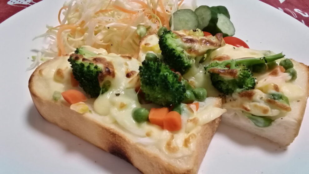 とろ～りチーズブロッコリーのオープンサンド🥪