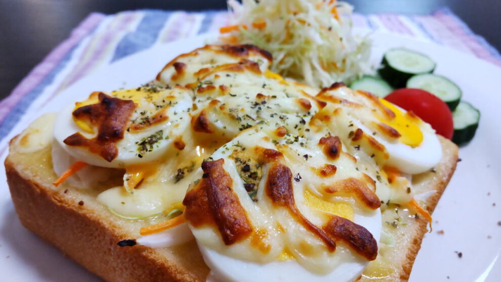 新たまねぎとたまごのオープンサンド🥪