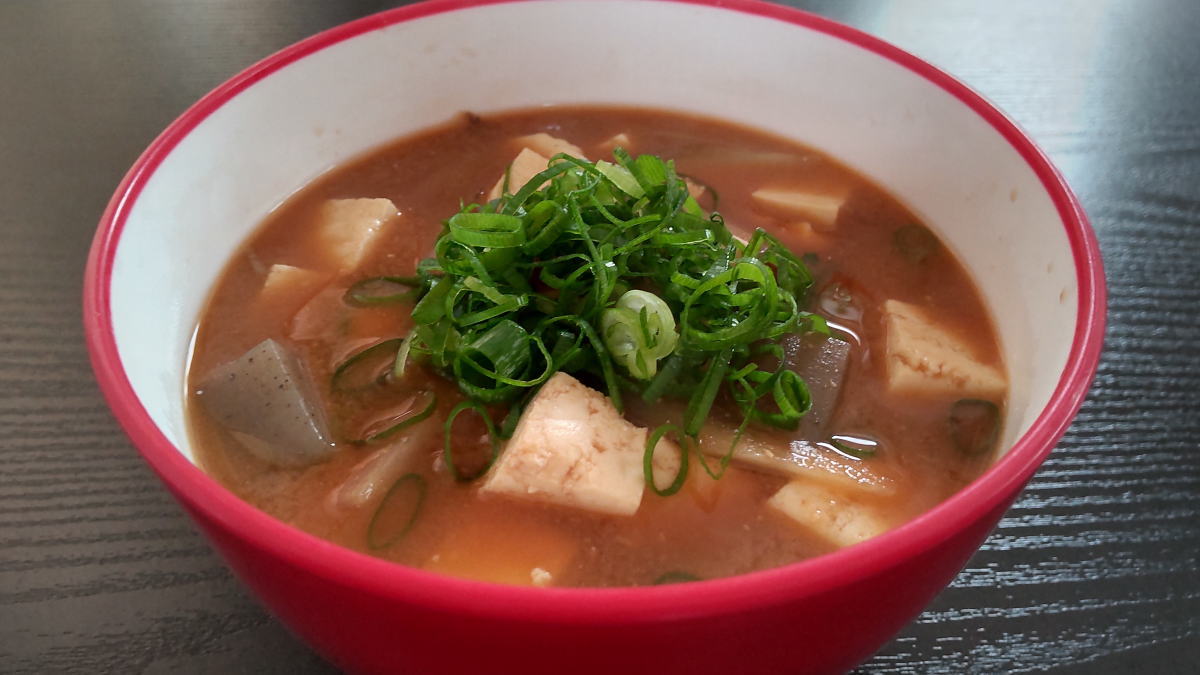 こんにゃくとお豆腐のお味噌汁