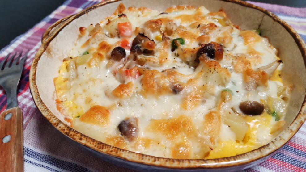 じゃがいも🥔とキノコ🍄を・・パパッとポテたまチーズ焼き🧀