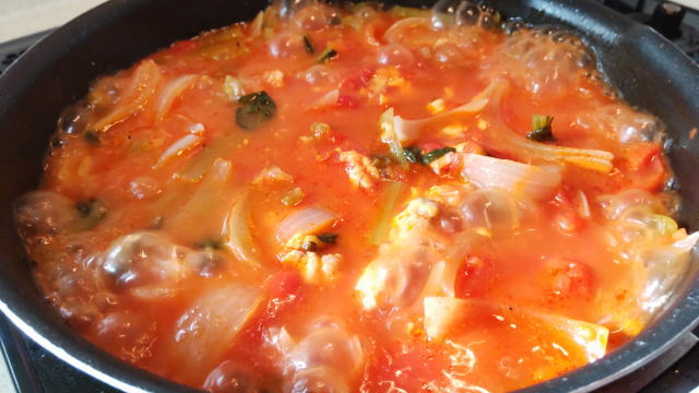 小松菜と鶏もも肉を・・パパッとトマト煮