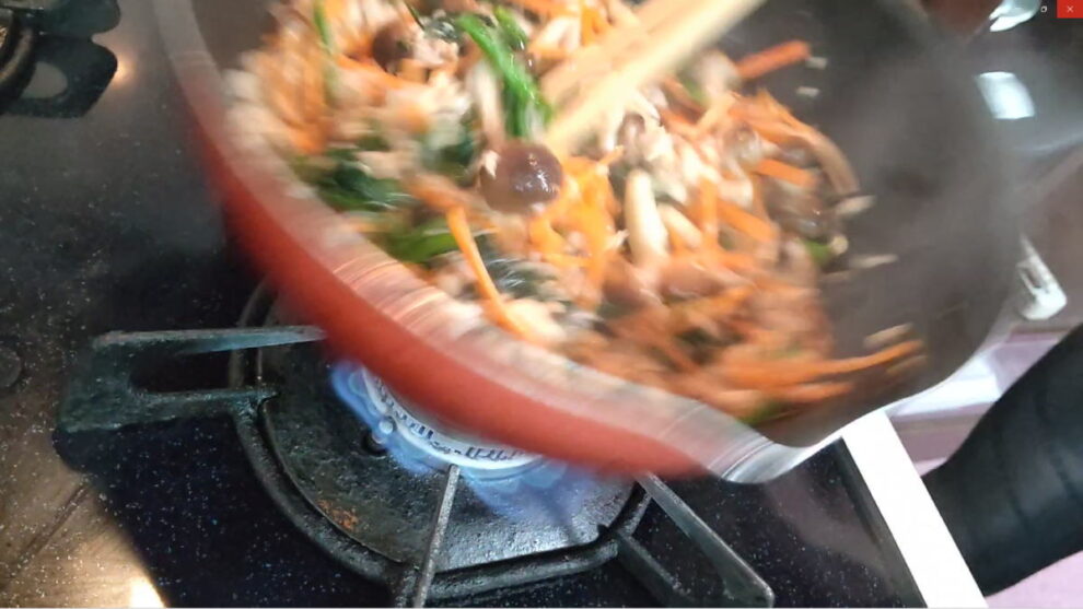 ほうれん草とツナをパパッと・・チーズ焼き🥘