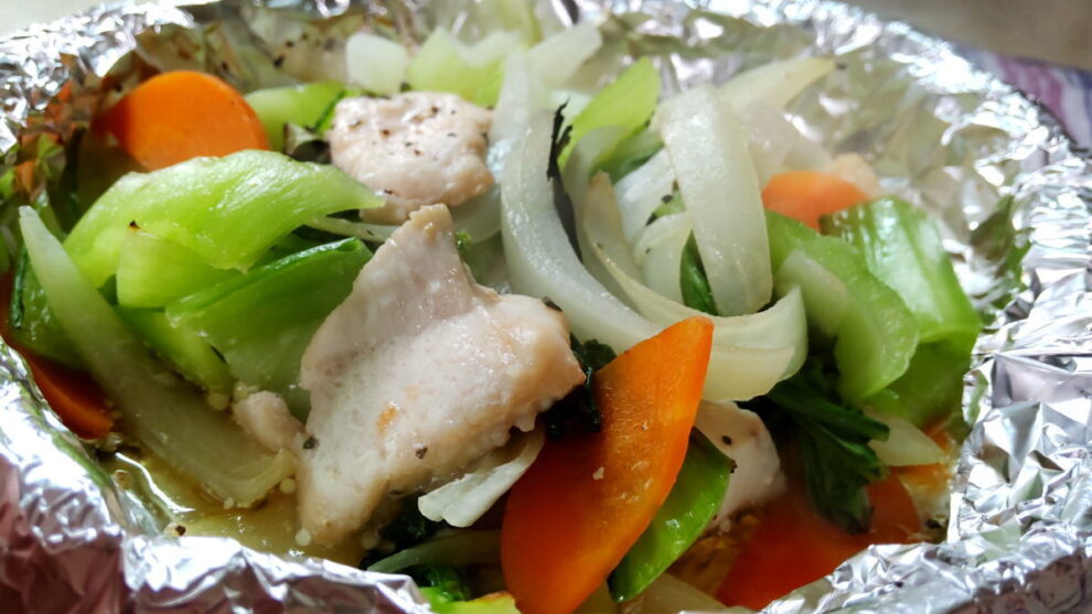 チンゲン菜とチキンを・・パパッとバター醤油ホイル焼き
