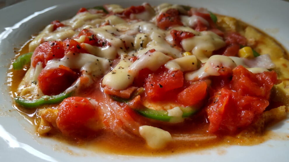 トマトの缶詰で・・パパッとトマたまチーズ焼き🍅🍳🧀