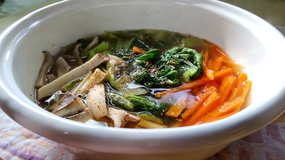 チンゲン菜とエリンギでパパッとニンニクスープ🍄🍲