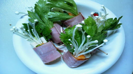 セロリーとごぼうのベーコン包み焼き